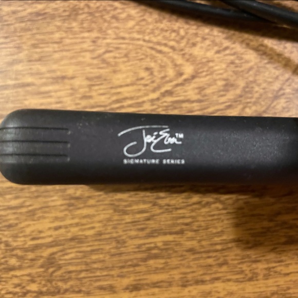 Mini Flat Iron.  Perfect for travel/ touch ups on the go - Picture 3 of 5